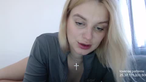 Snapshot of foxfrromearth chatting on 19, 10, 2025 i am your baby Alien online show from 19, 10, 2025