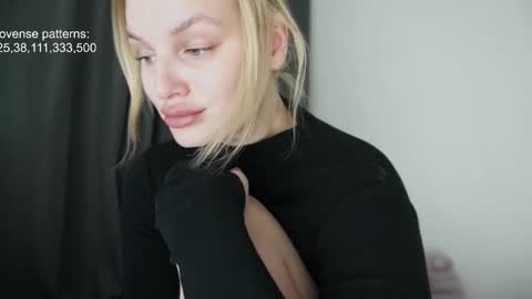 Snapshot of foxfrromearth chatting on 14, 11, 2025 i am your baby Alien online show from 14, 11, 2025