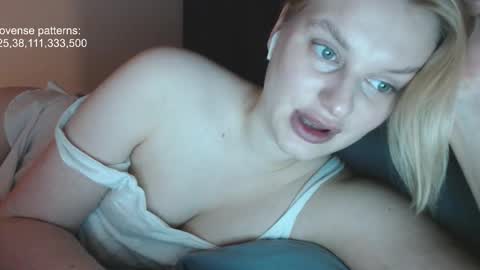 Snapshot of foxfrromearth chatting on 23, 11, 2025 i am your baby Alien online show from 23, 11, 2025