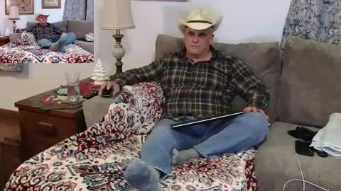 Snapshot of foxhunt99 chatting on 17, 12, 2024 Hunter online show from 17, 12, 2024