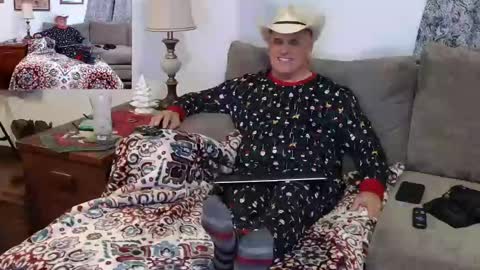 Snapshot of foxhunt99 chatting on 18, 12, 2024 Hunter online show from 18, 12, 2024