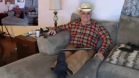 Snapshot of foxhunt99 chatting on 18, 1, 2025 Hunter online show from 18, 1, 2025