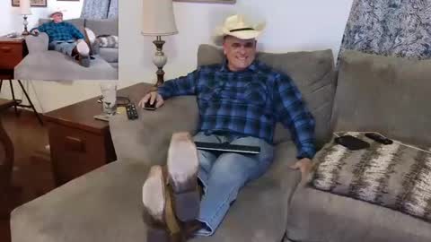 Snapshot of foxhunt99 chatting on 5, 2, 2025 Hunter online show from 5, 2, 2025