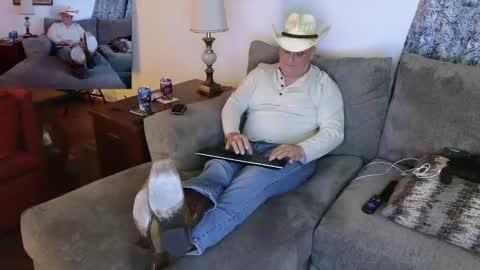 Snapshot of foxhunt99 chatting on 8, 2, 2025 Hunter online show from 8, 2, 2025