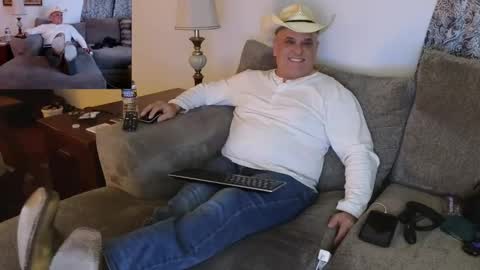 Snapshot of foxhunt99 chatting on 24, 2, 2025 Hunter online show from 24, 2, 2025