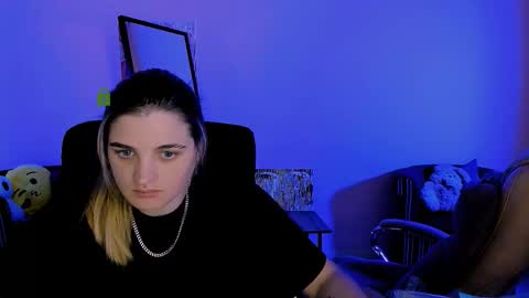 Snapshot of foxy_tease_ chatting on 19, 10, 2025 foxy_tease_ online show from 19, 10, 2025