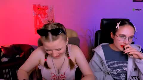 Snapshot of foxy_tease_ chatting on 19, 11, 2025 foxy_tease_ online show from 19, 11, 2025