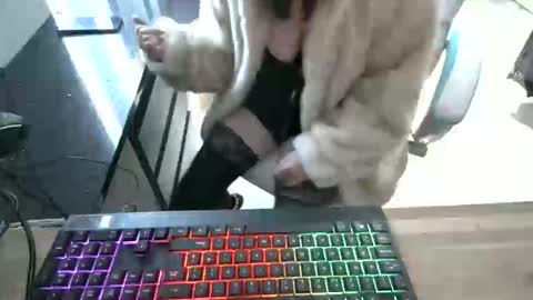 foxyroxy122 online show from 18, 3, 2026