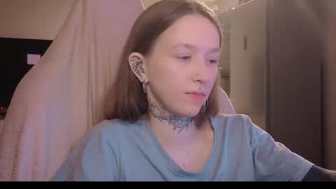 Snapshot of fran_bow chatting on 5, 2, 2026 fran_bow online show from 5, 2, 2026