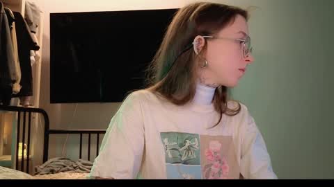 fran_bow online show from 8, 4, 2026