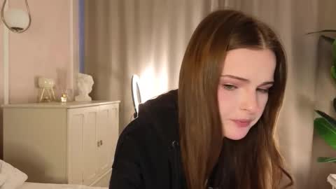 Snapshot of francessmason chatting on 13, 2, 2026 Marybrown eye Katy gray eye online show from 13, 2, 2026