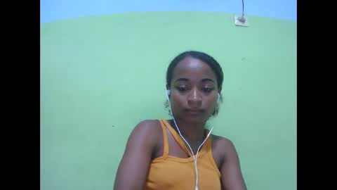 Snapshot of francine925426 chatting on 18, 1, 2026 francine925426 online show from 18, 1, 2026