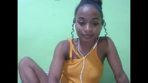 Snapshot of francine925426 chatting on 4, 2, 2026 francine925426 online show from 4, 2, 2026