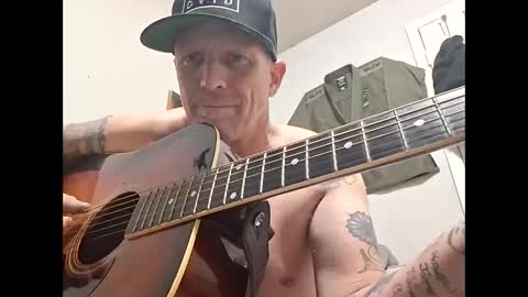 Snapshot of frankieblueeyes30 chatting on 17, 2, 2026 Blue eyed tatted Daddy online show from 17, 2, 2026