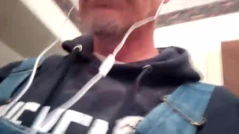 Snapshot of frankieblueeyes4u chatting on 7, 4, 2026 Famous Blue Eyes online show from 7, 4, 2026