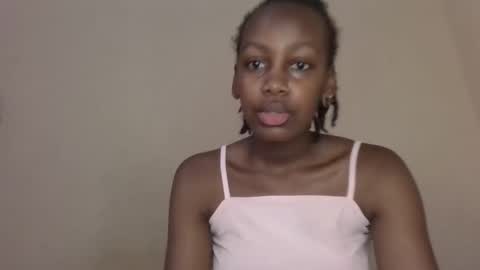 Snapshot of freaky_beauty chatting on 9, 5, 2026 freaky_beauty online show from 9, 5, 2026