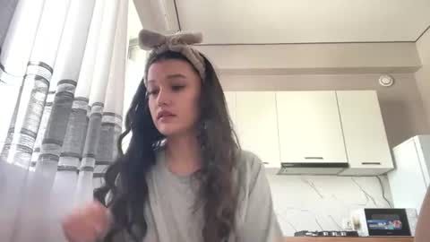 Snapshot of fredamedora chatting on 24, 6, 2026 Mia online show from 24, 6, 2026
