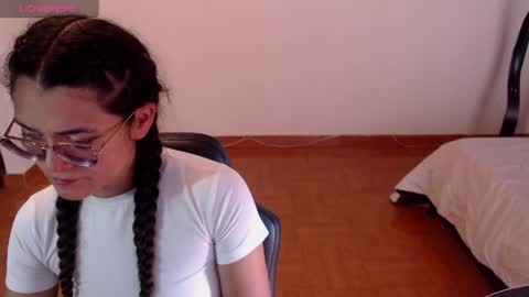 Snapshot of freyarouge chatting on 20, 4, 2026 freyarouge online show from 20, 4, 2026