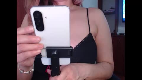 FREYJA LOREN online show from 7, 5, 2026
