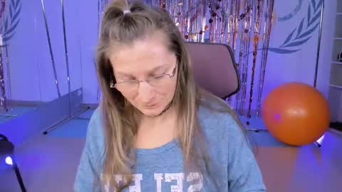 Snapshot of fridatander chatting on 1, 3, 2025 Frida Tander online show from 1, 3, 2025