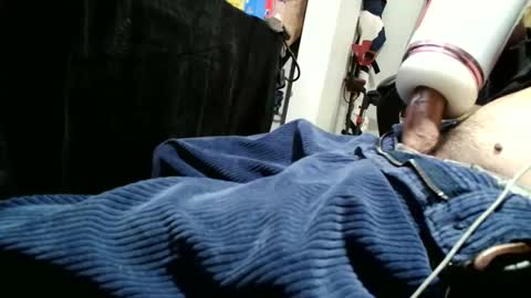 fuckmeallday1975 online show from 28, 4, 2026