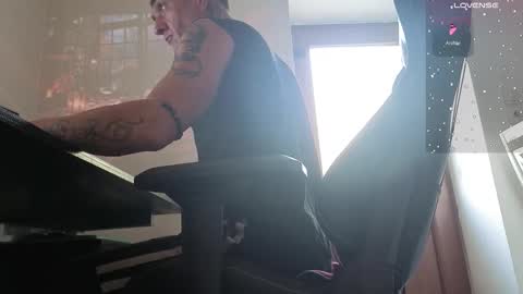 Snapshot of fullartofsex chatting on 11, 11, 2025 FullArtOfSex online show from 11, 11, 2025