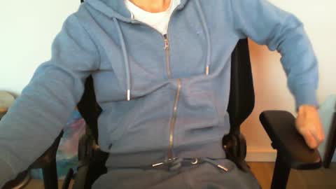 Snapshot of funnyeucouple chatting on 29, 9, 2025 YWhiteNiceMan online show from 29, 9, 2025