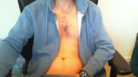 Snapshot of funnyeucouple chatting on 5, 10, 2025 YWhiteNiceMan online show from 5, 10, 2025