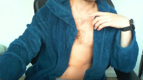 YWhiteNiceMan online show from 2, 6, 2026