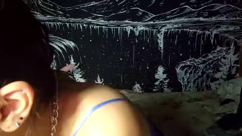 futuresizequeen online show from 2, 12, 2025