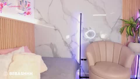   Independent model online show from 28, 2, 2026