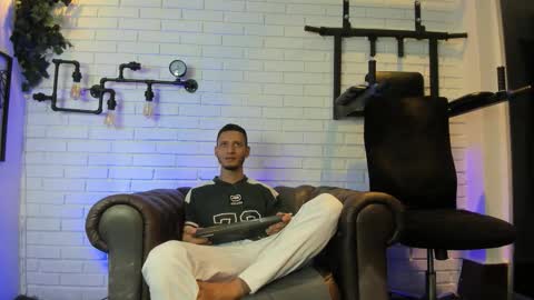 Snapshot of gabrieldraven chatting on 4, 10, 2025 gabrieldraven online show from 4, 10, 2025