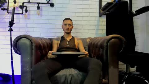 Snapshot of gabrieldraven chatting on 22, 10, 2025 gabrieldraven online show from 22, 10, 2025