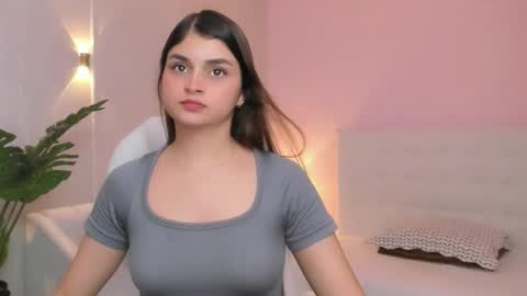 Snapshot of gabriellahoney18 chatting on 25, 11, 2025 Gabriella online show from 25, 11, 2025