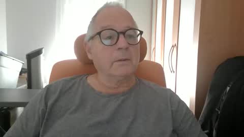 Snapshot of gamin68 chatting on 17, 10, 2025 gamin68 online show from 17, 10, 2025