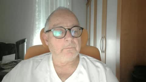 Snapshot of gamin68 chatting on 17, 11, 2025 gamin68 online show from 17, 11, 2025