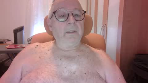 Snapshot of gamin68 chatting on 24, 11, 2025 gamin68 online show from 24, 11, 2025