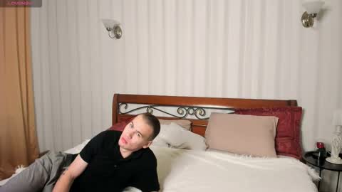 Max and Eva online show from 8, 10, 2025