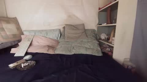 Snapshot of gayrobbin chatting on 5, 11, 2025 gayrobbin online show from 5, 11, 2025