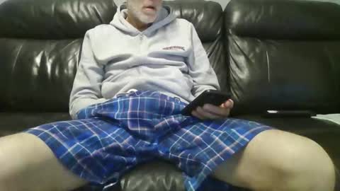 Snapshot of geeezer64 chatting on 30, 10, 2025 geeezer64 online show from 30, 10, 2025