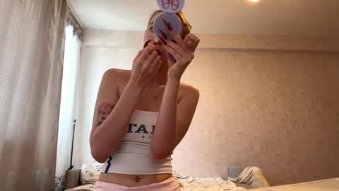 Snapshot of geneviveseay chatting on 10, 9, 2025 Emmi online show from 10, 9, 2025