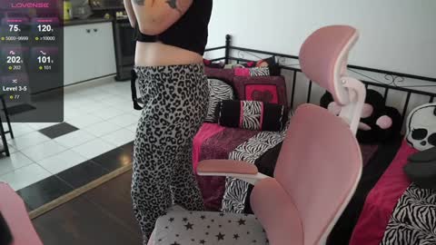 Snapshot of gennyrock chatting on 26, 1, 2025 Genny Rock and online show from 26, 1, 2025