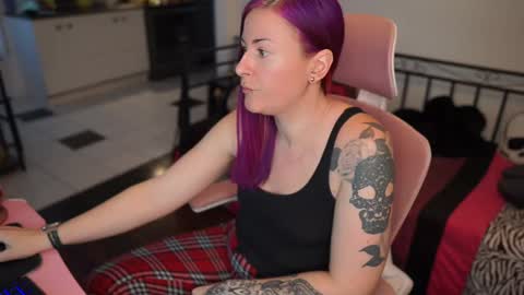 Snapshot of gennyrock chatting on 16, 2, 2025 Genny Rock and online show from 16, 2, 2025