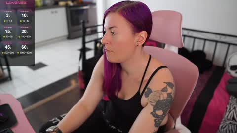 Snapshot of gennyrock chatting on 17, 2, 2025 Genny Rock and online show from 17, 2, 2025