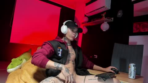 independent model online show from 23, 1, 2025