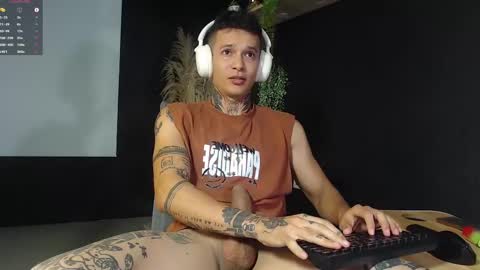 independent model online show from 2, 3, 2025