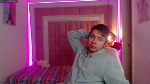 Snapshot of georgesmith_1 chatting on 10, 12, 2024 GEORGE online show from 10, 12, 2024