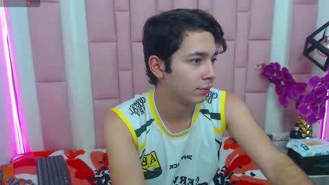 Snapshot of georgesmith_1 chatting on 17, 12, 2024 GEORGE online show from 17, 12, 2024