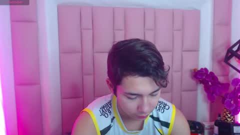 Snapshot of georgesmith_1 chatting on 17, 12, 2024 GEORGE online show from 17, 12, 2024