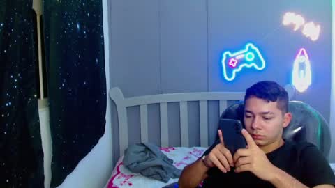 Snapshot of georgesmith_1 chatting on 30, 12, 2024 GEORGE online show from 30, 12, 2024